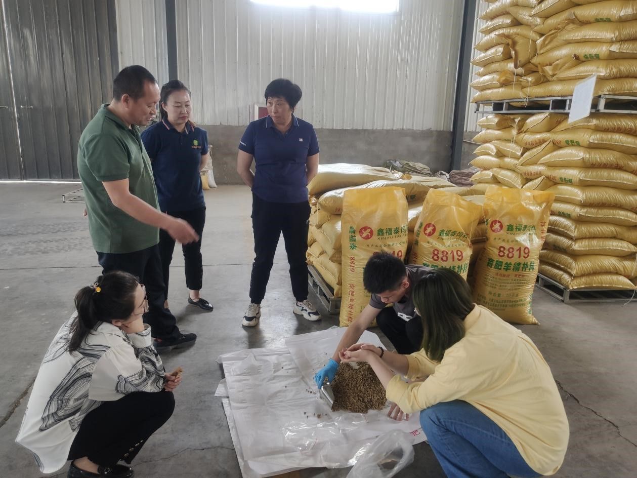 巴彥淖爾市五原縣農(nóng)牧和科技局 畜牧站開展飼料質(zhì)量安全抽檢工作